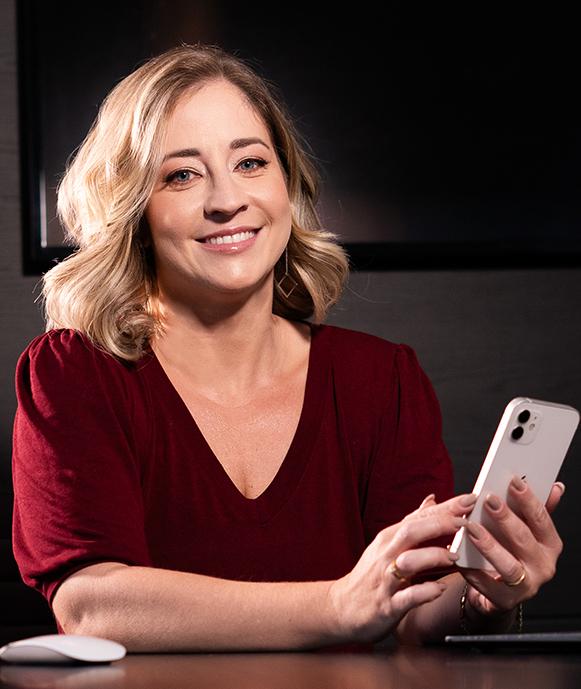 Dra. Aline Guzzi, especialista em estética dental