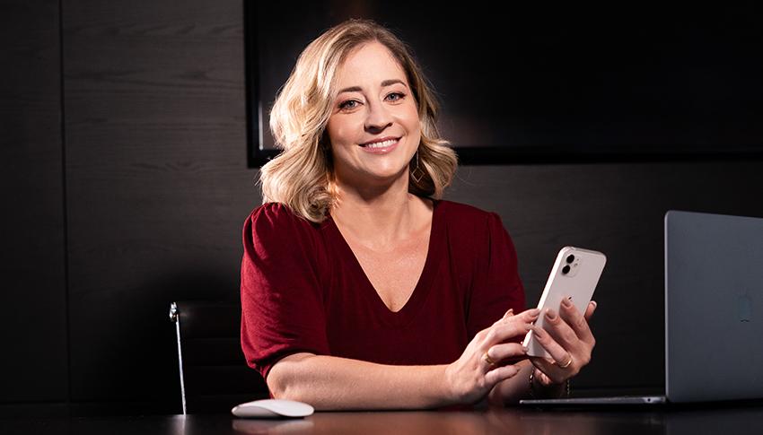 Dra. Aline Guzzi, especialista em estética dental