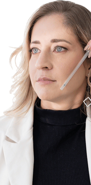 Dra. Aline Guzzi - Especialista em Harmonização Orofacial e Implantes