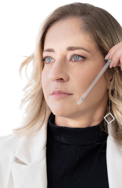 Dra. Aline Guzzi - Especialista em Harmonização Orofacial e Implantes